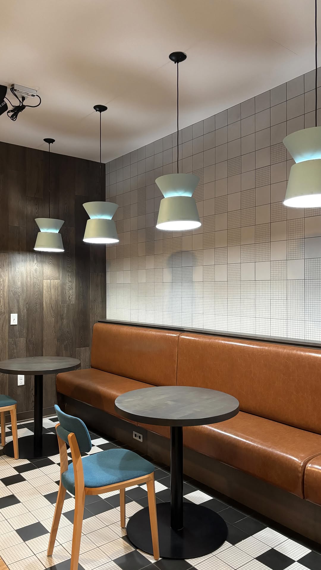 If this pops up on your feed\u2026 that's your cue to sign a lease!\n\nFloor plans are disappearing and the specials are too \ud83d\udc40